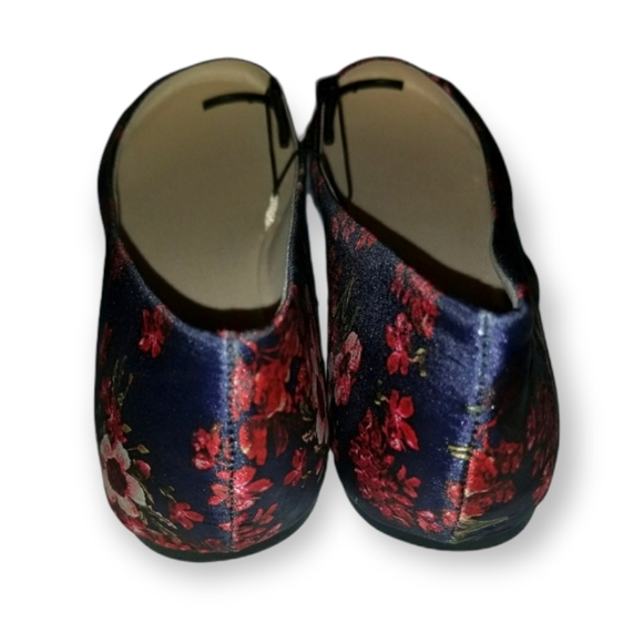 Women's Classic Flats - Picture 6 of 8